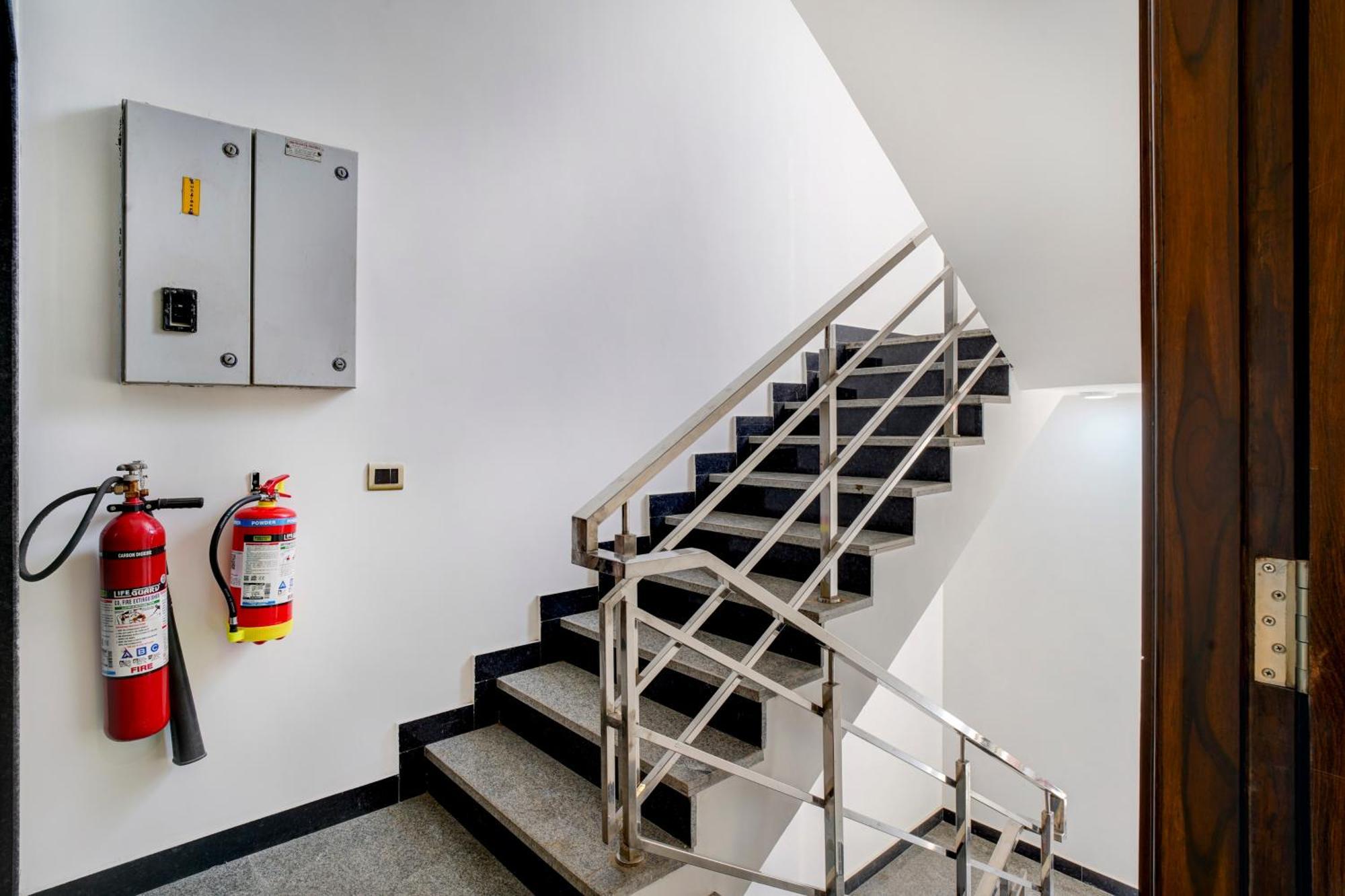 Treebo Corporate Inn نويدا المظهر الخارجي الصورة